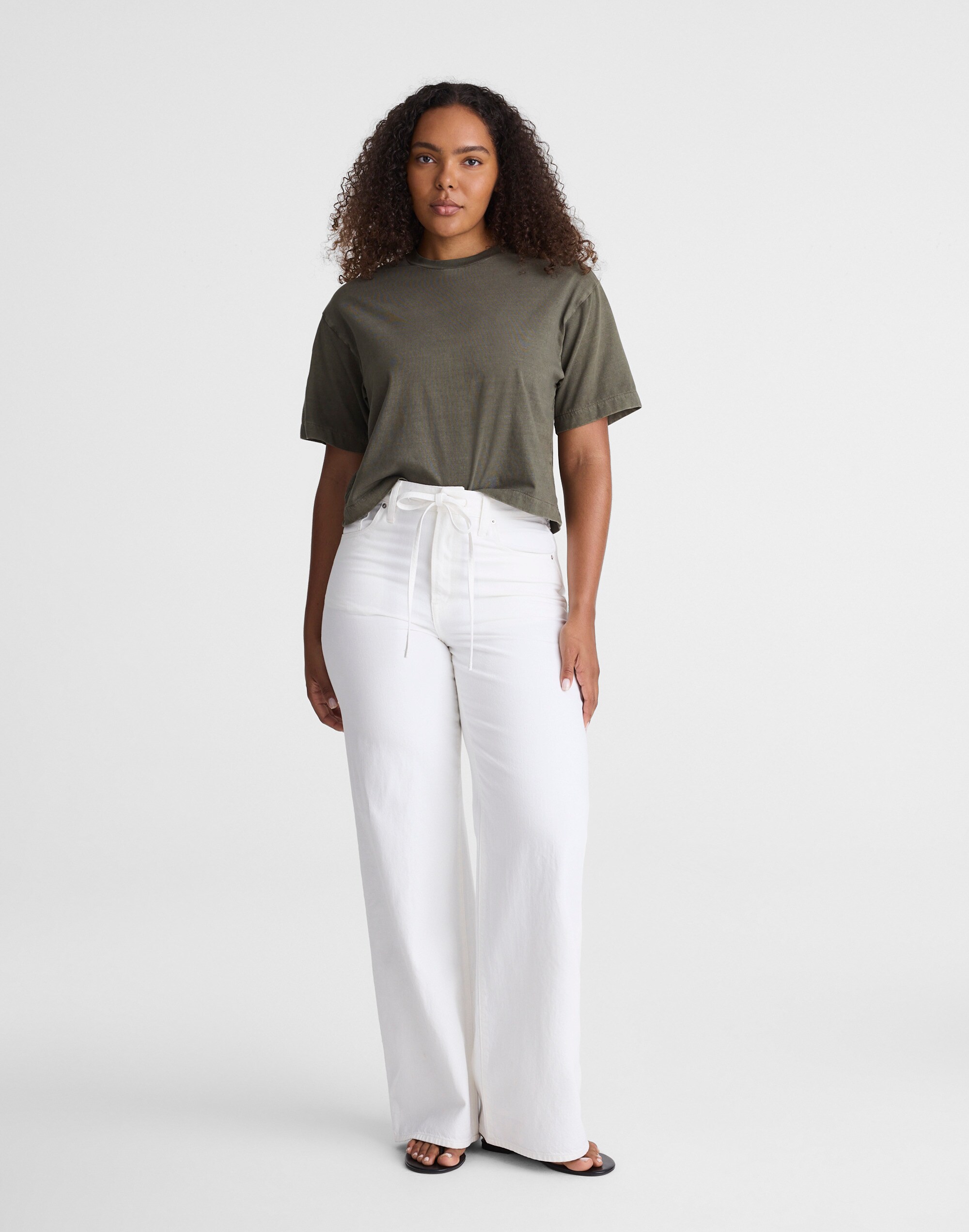 The Curvy Ultimate Wide-Leg Jean in Airy Denim