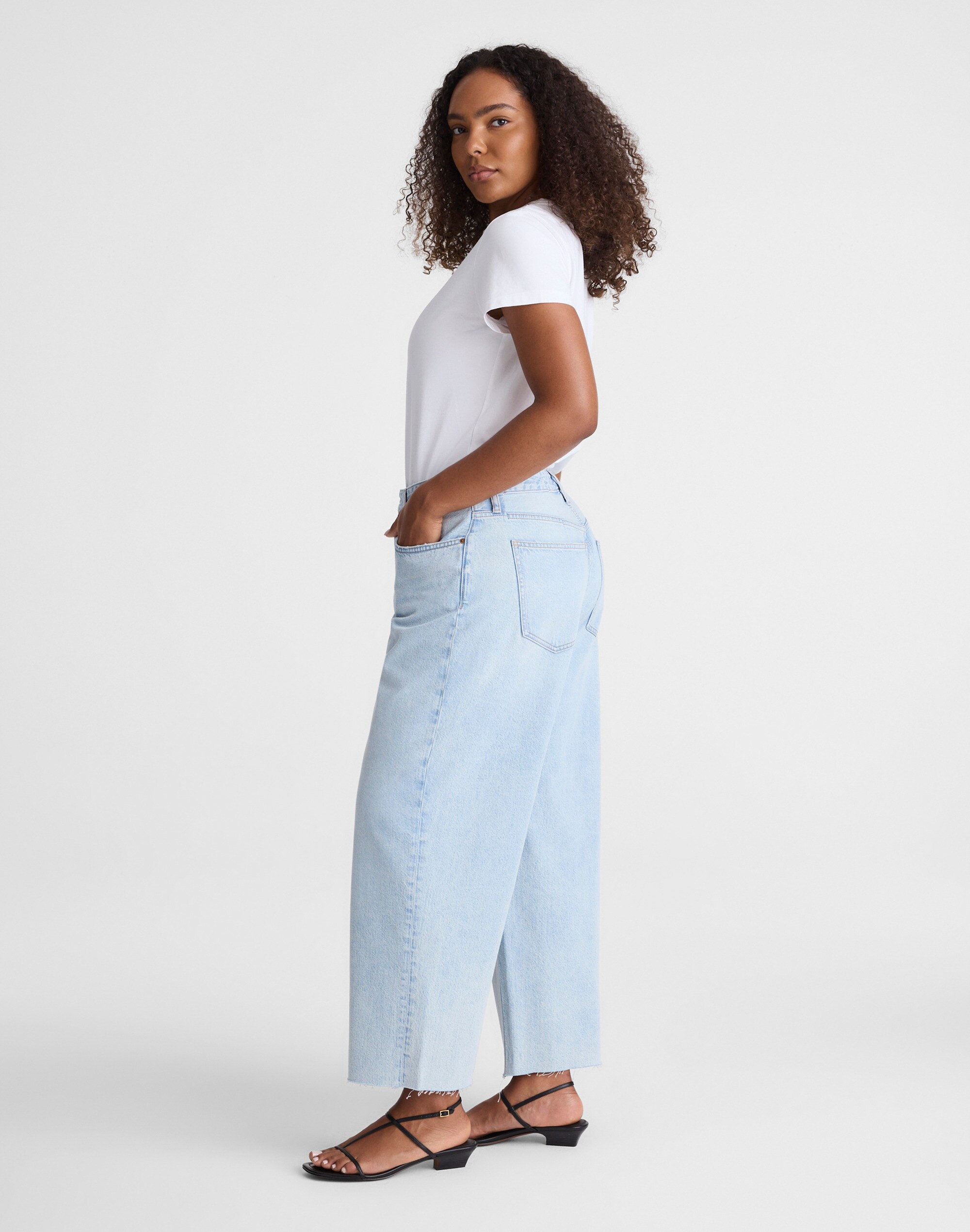 Curvy Low-Slung Baggy Crop Jeans in Foster Wash
