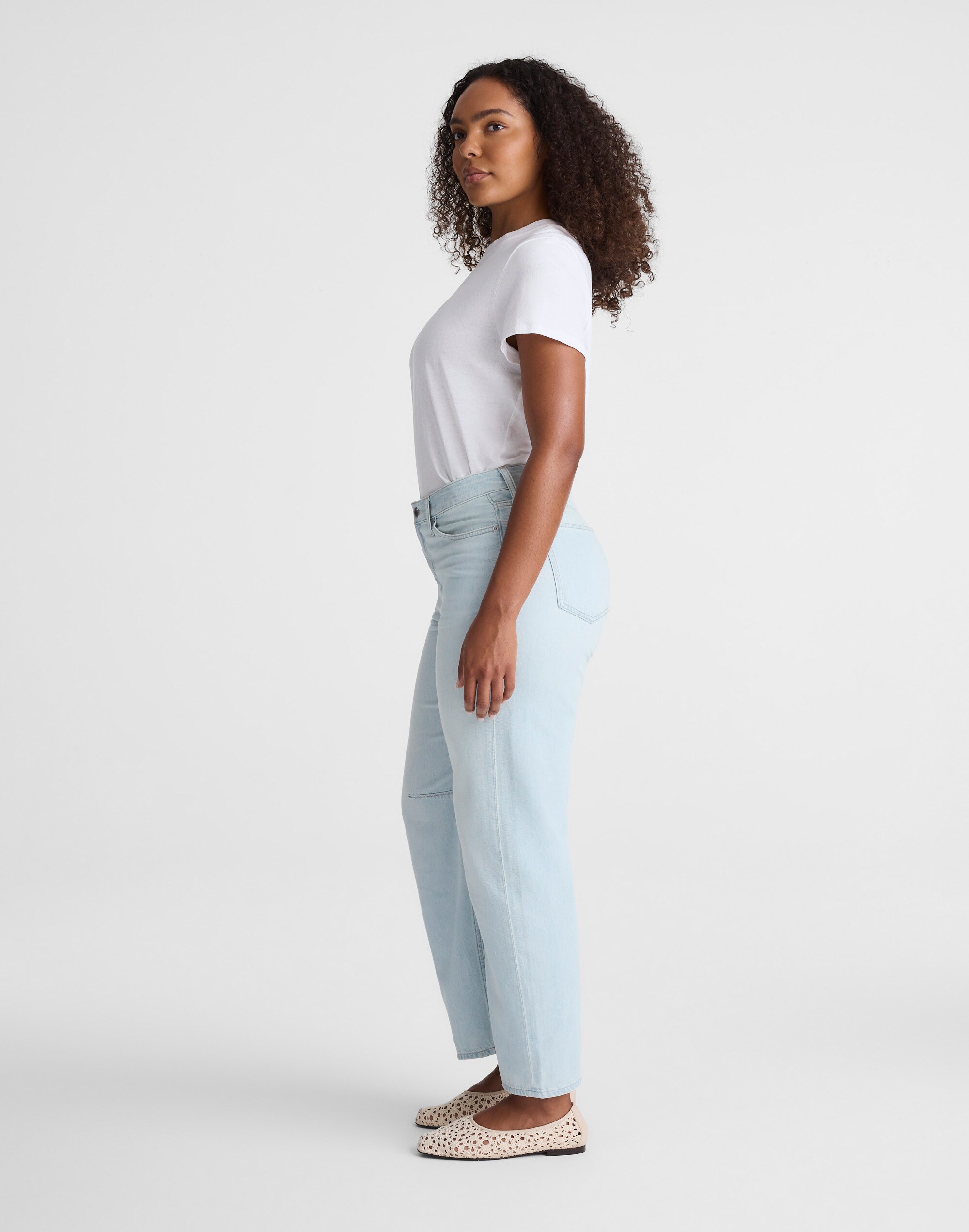 The Curvy Darted Barrel-Leg Jean in Airy Denim