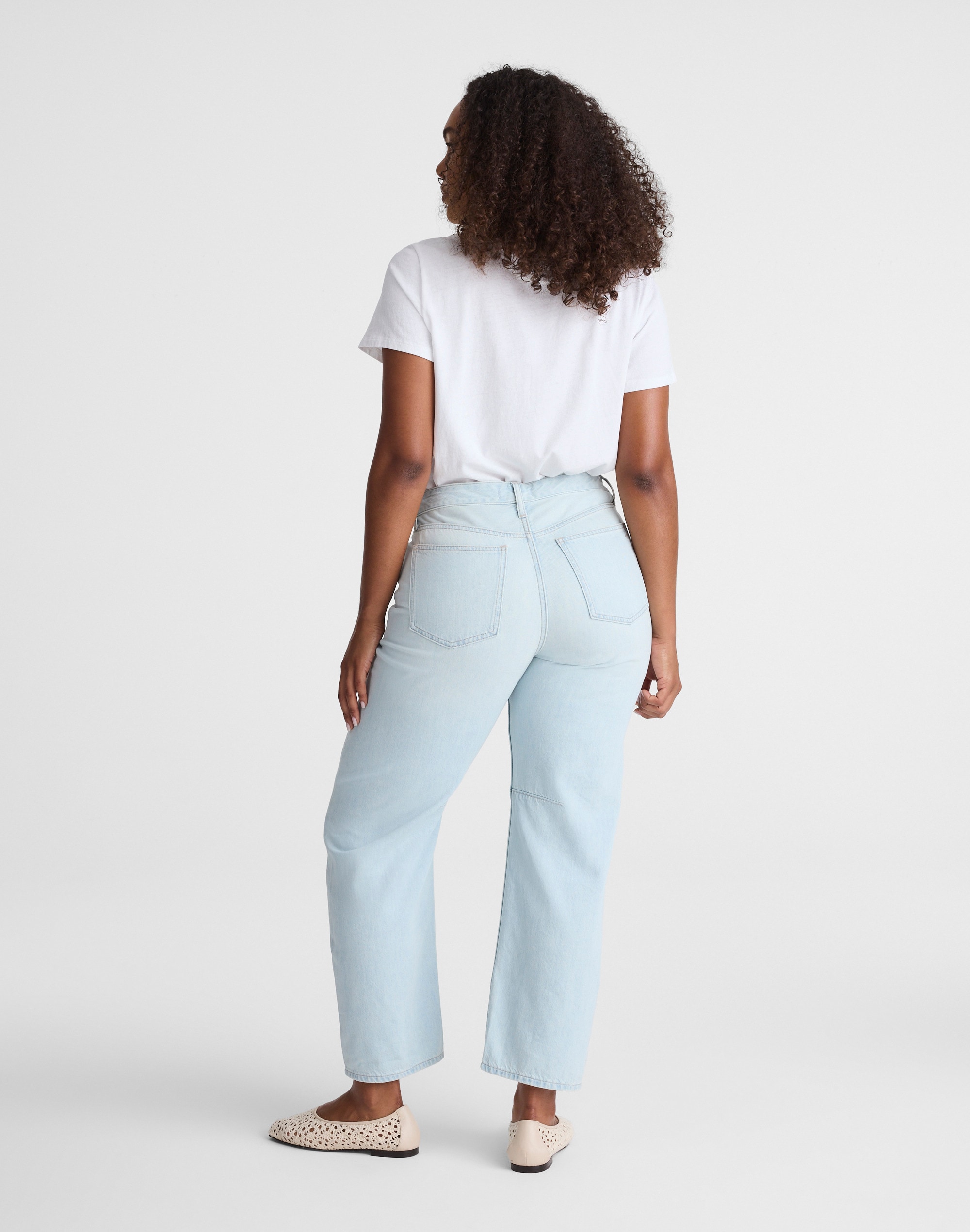 The Curvy Darted Barrel-Leg Jean in Airy Denim