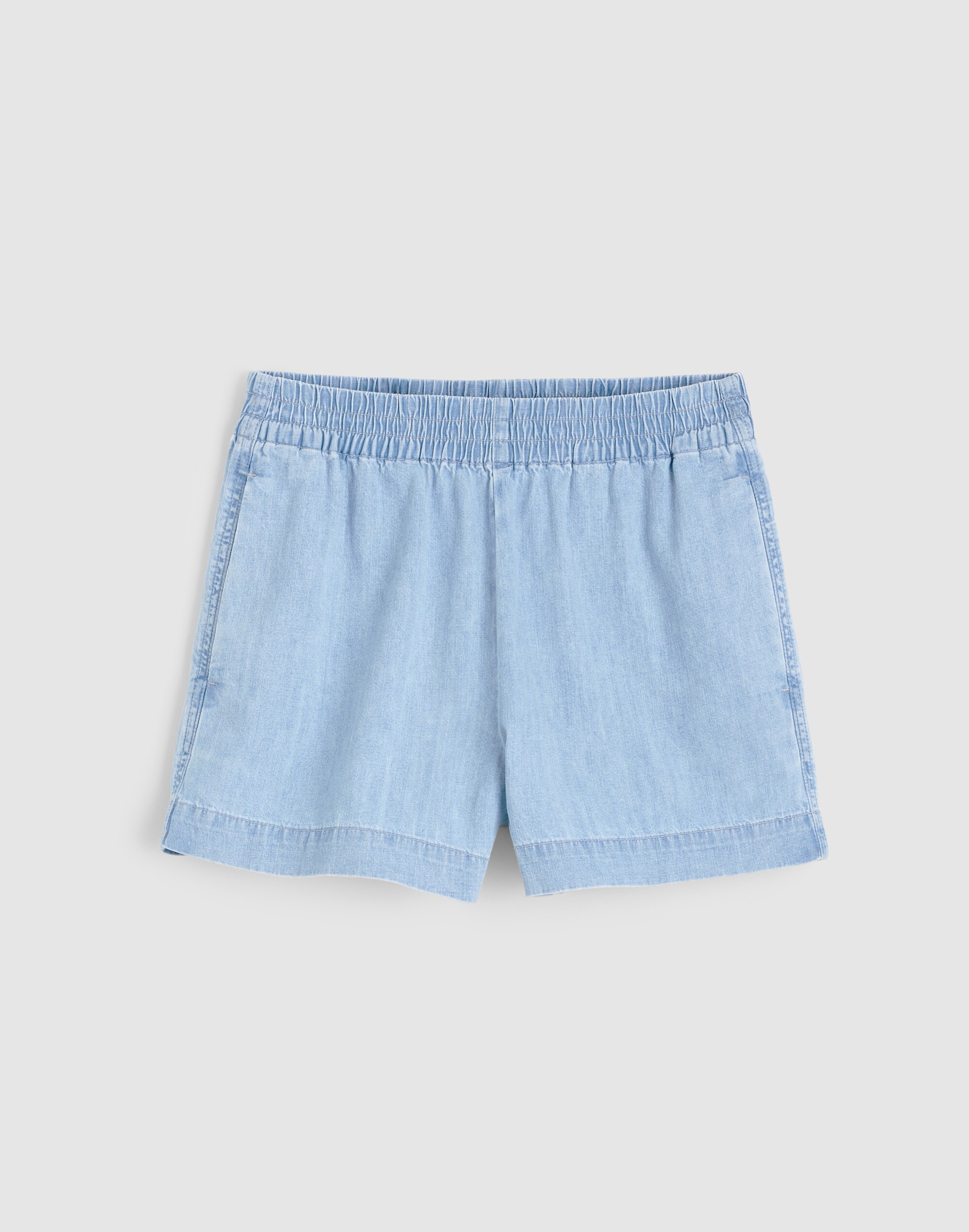 Pull-On Shorts in Denim Chambray