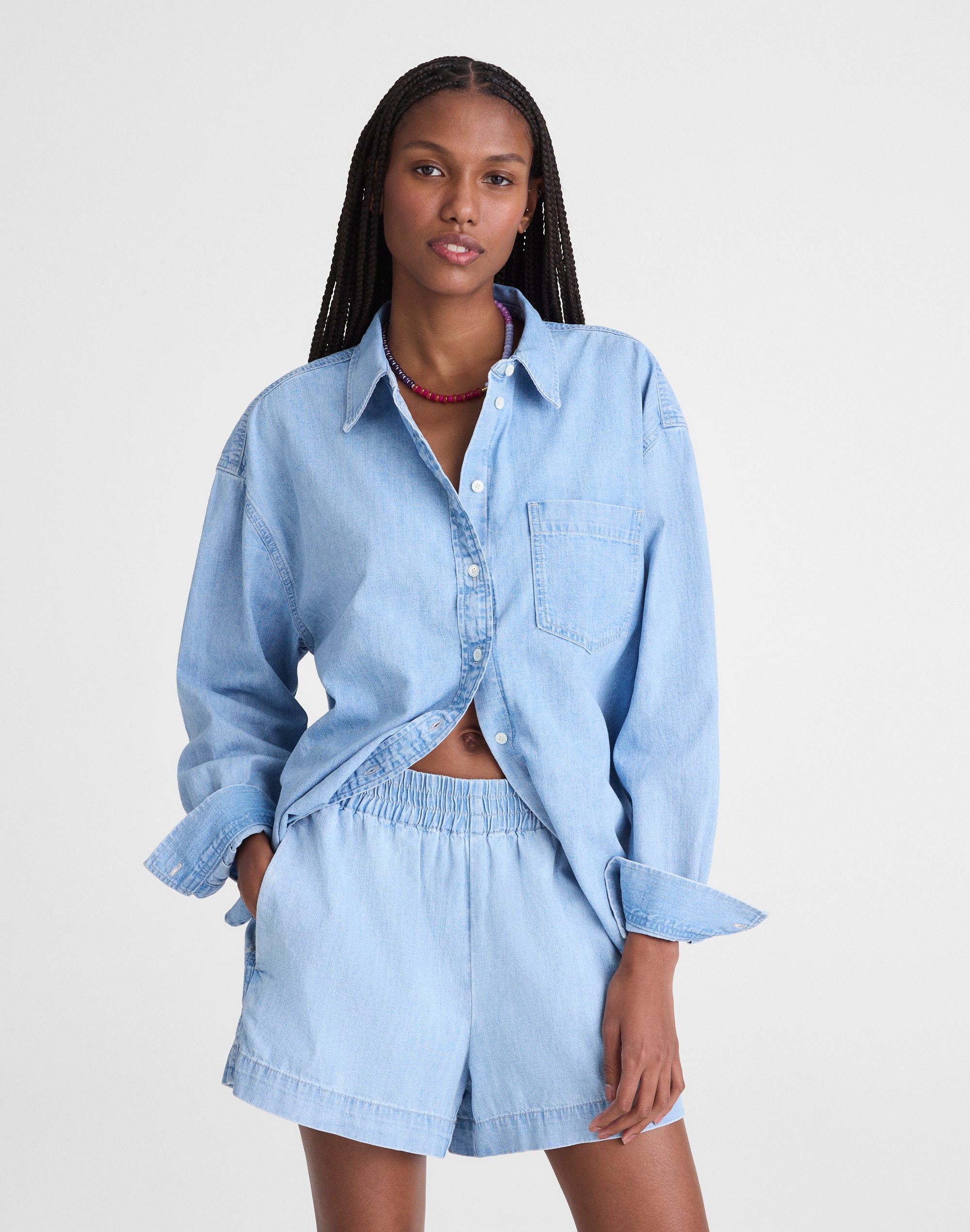 Pull-On Shorts in Denim Chambray