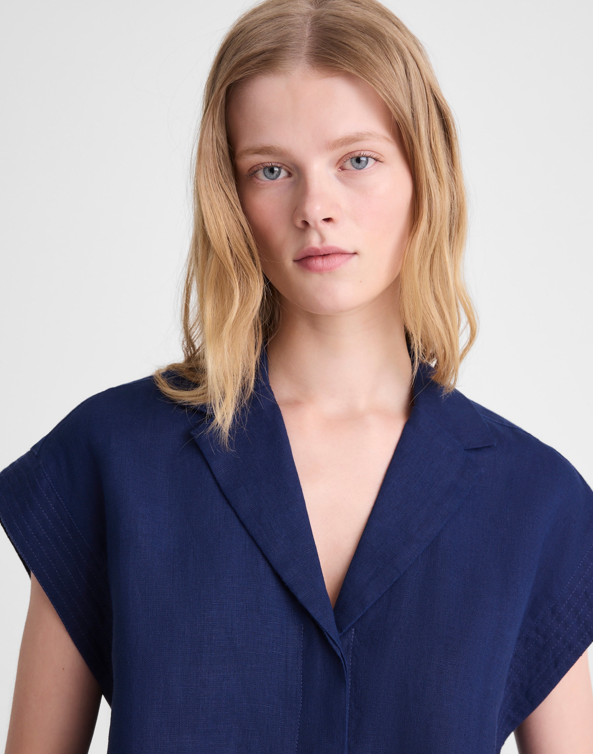 Notch-Collar Popover Shirt in 100% Linen