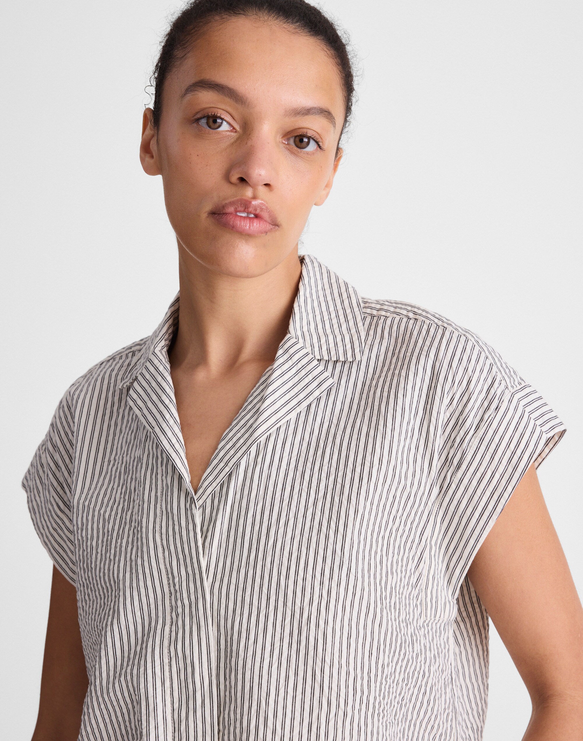 Notch-Collar Popover Shirt in Seersucker
