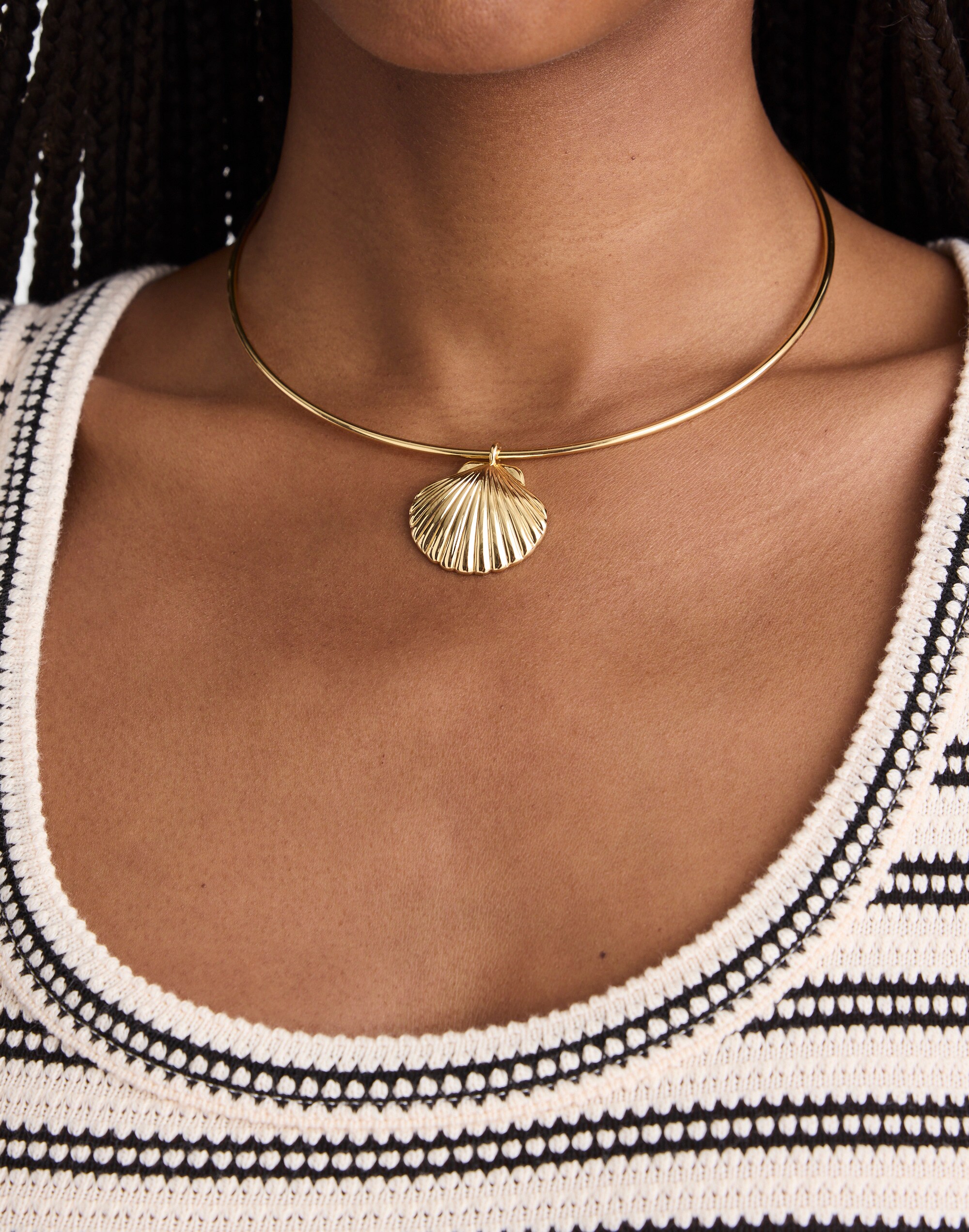 Shell Wire Choker Necklace