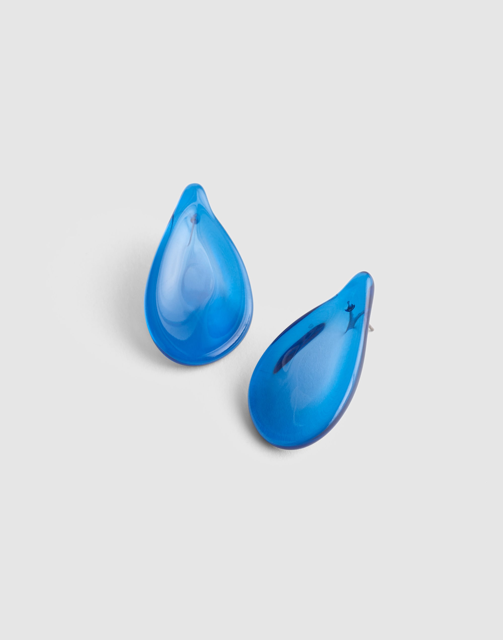 resin droplet stud earrings