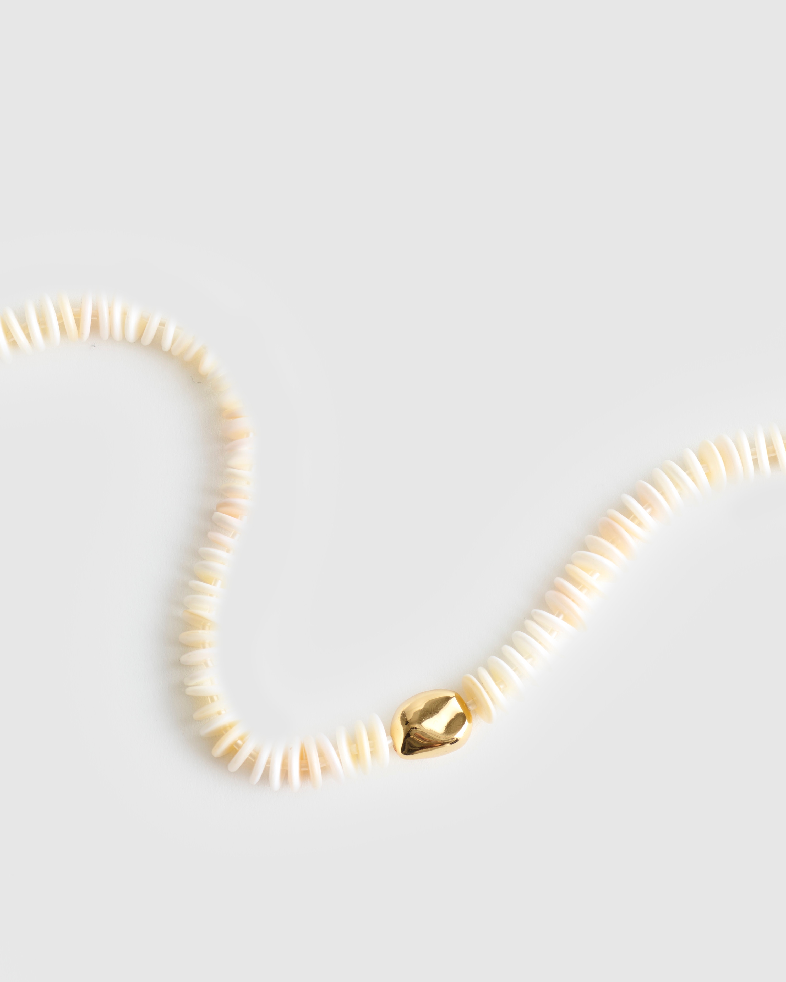 Madewell Sculptural Puka Shell Choker Necklace In White