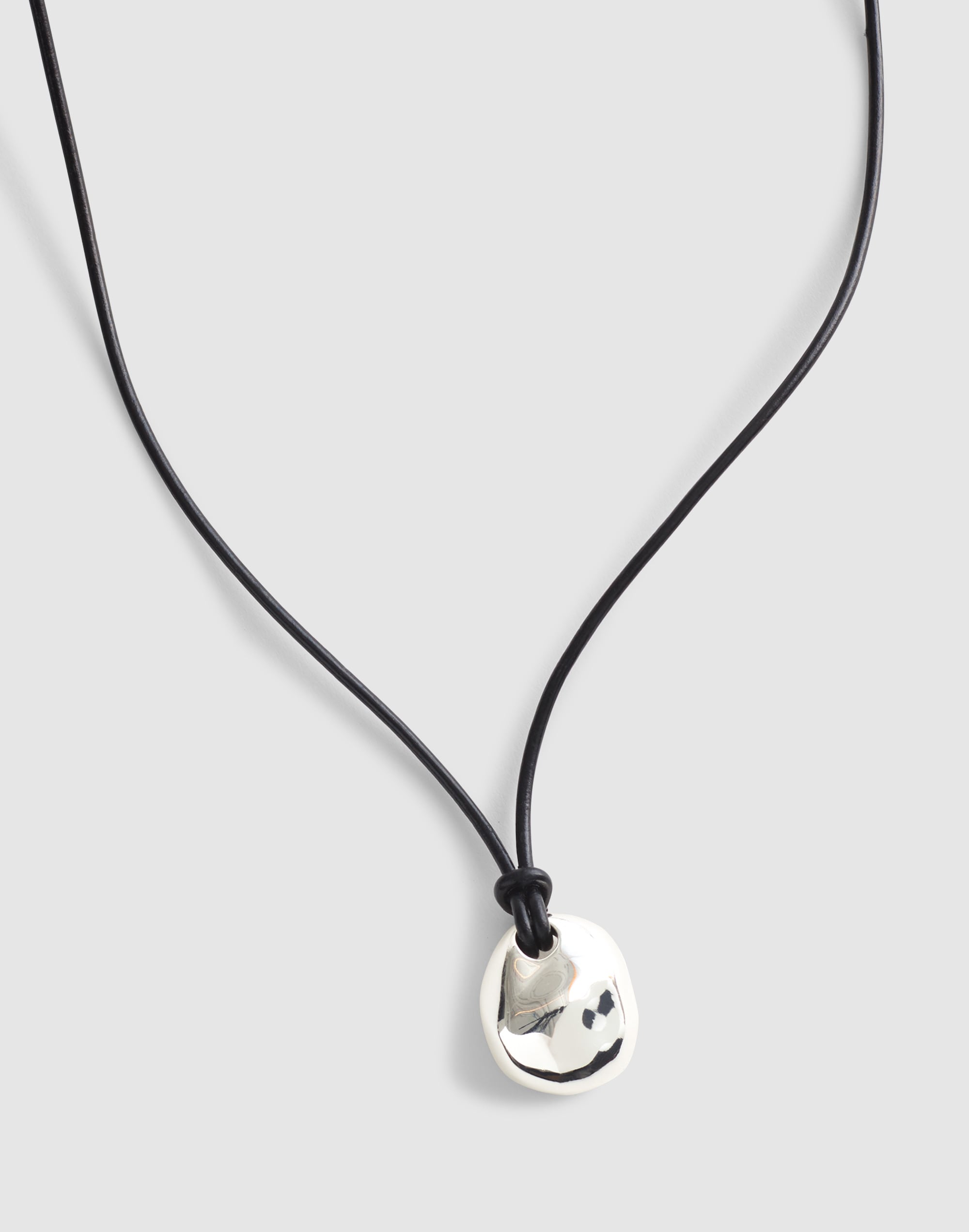 Madewell Sculptural Pendant Leather Necklace In Black