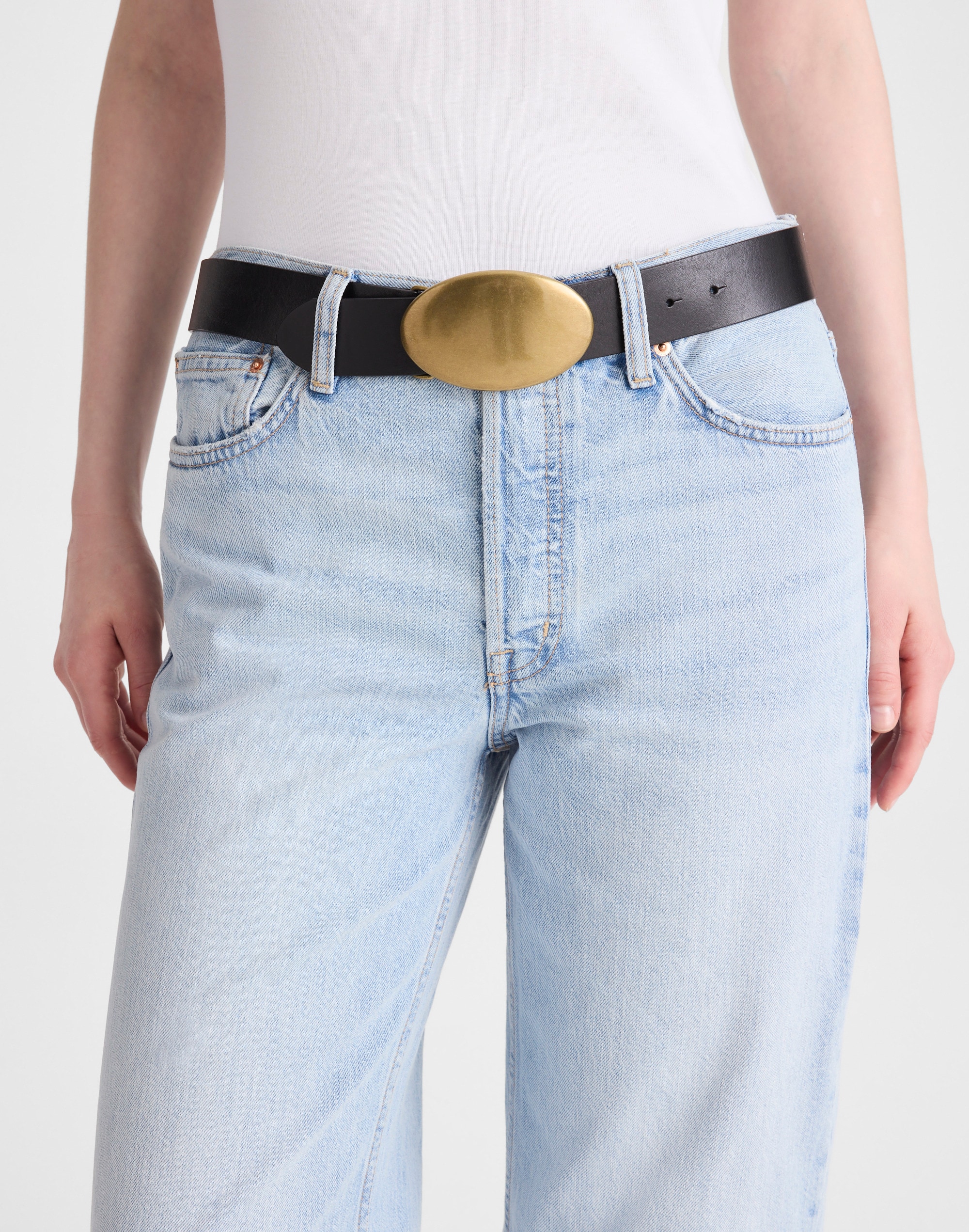 Oval Plaque-Buckle Belt