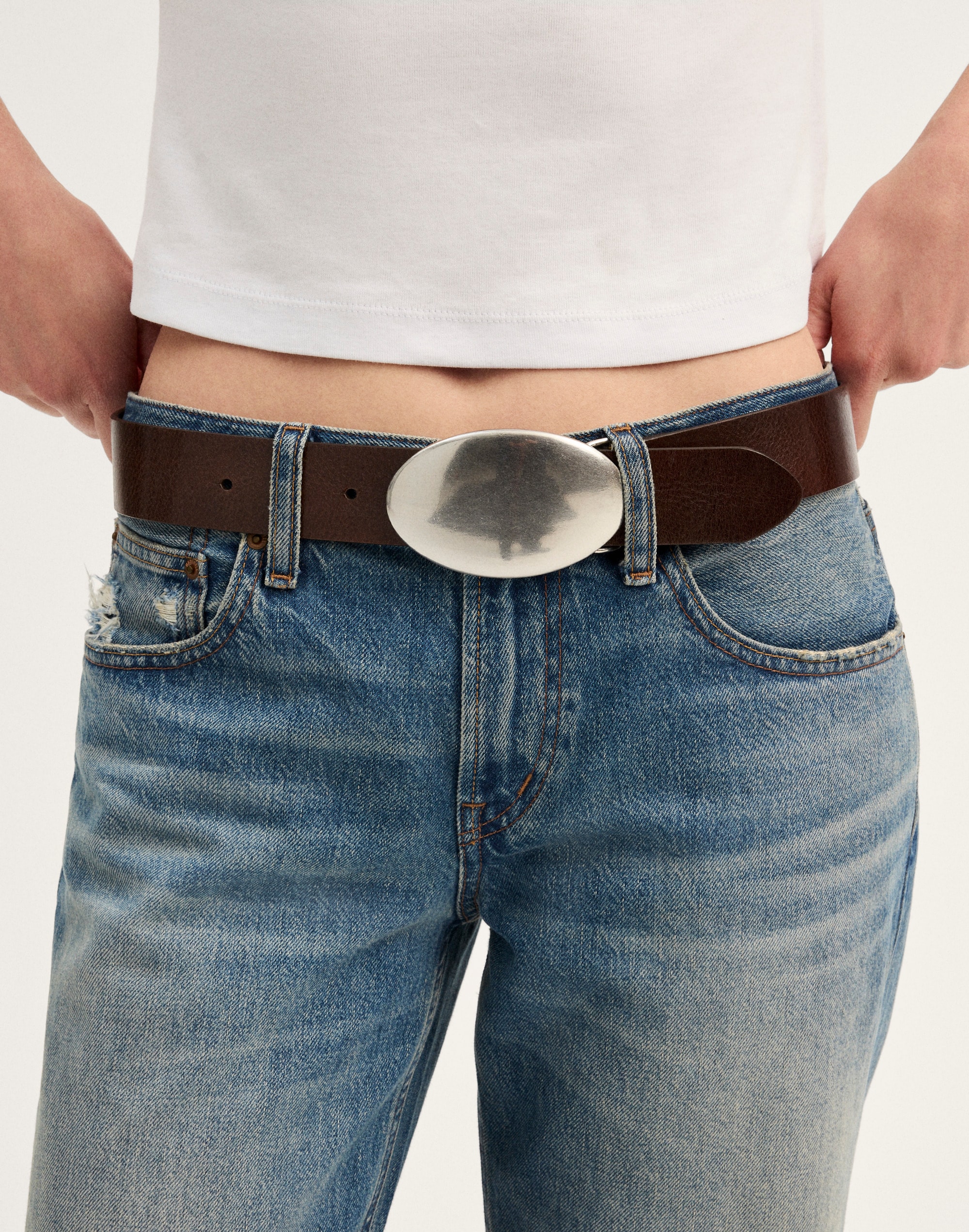 Oval Plaque-Buckle Belt