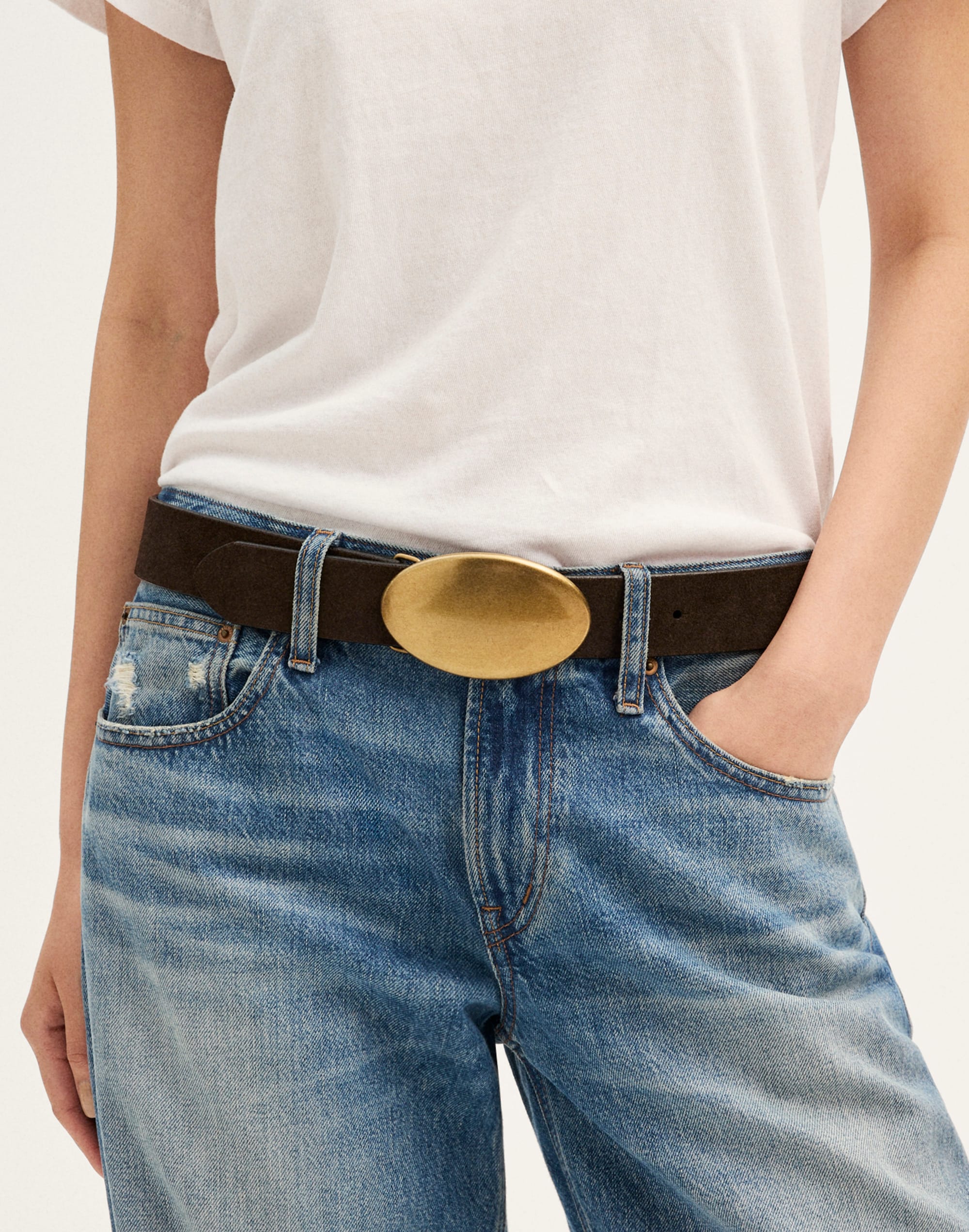 Oval Plaque-Buckle Belt