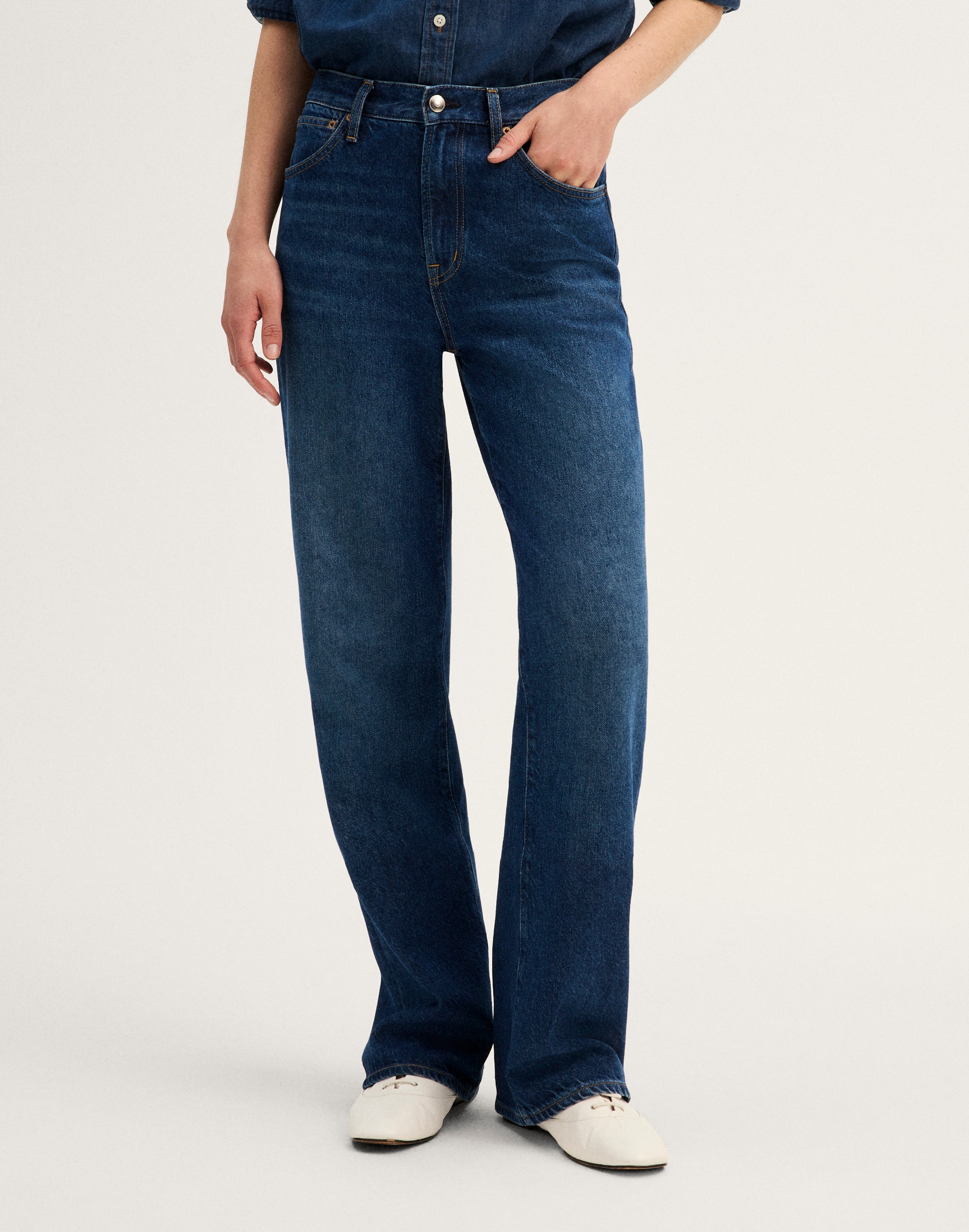 The Perfect Vintage Wide-Leg Jean in Airy Denim