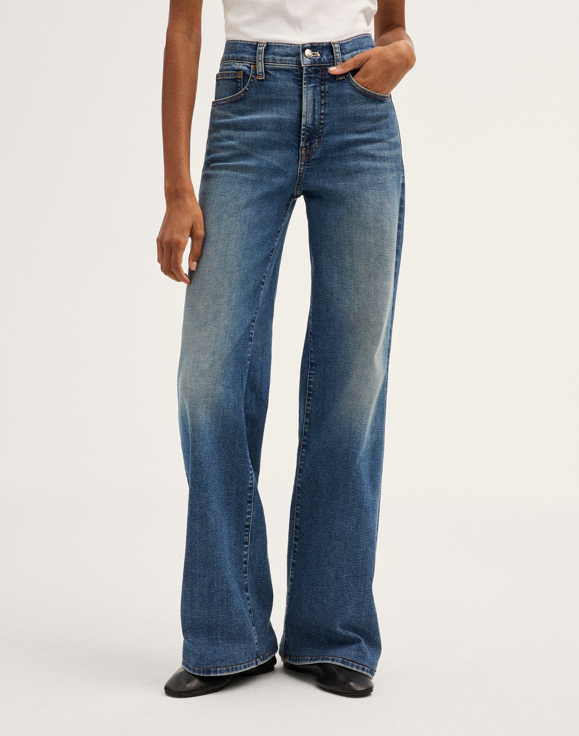 The Wide-Leg Jean in Super Stretch Denim