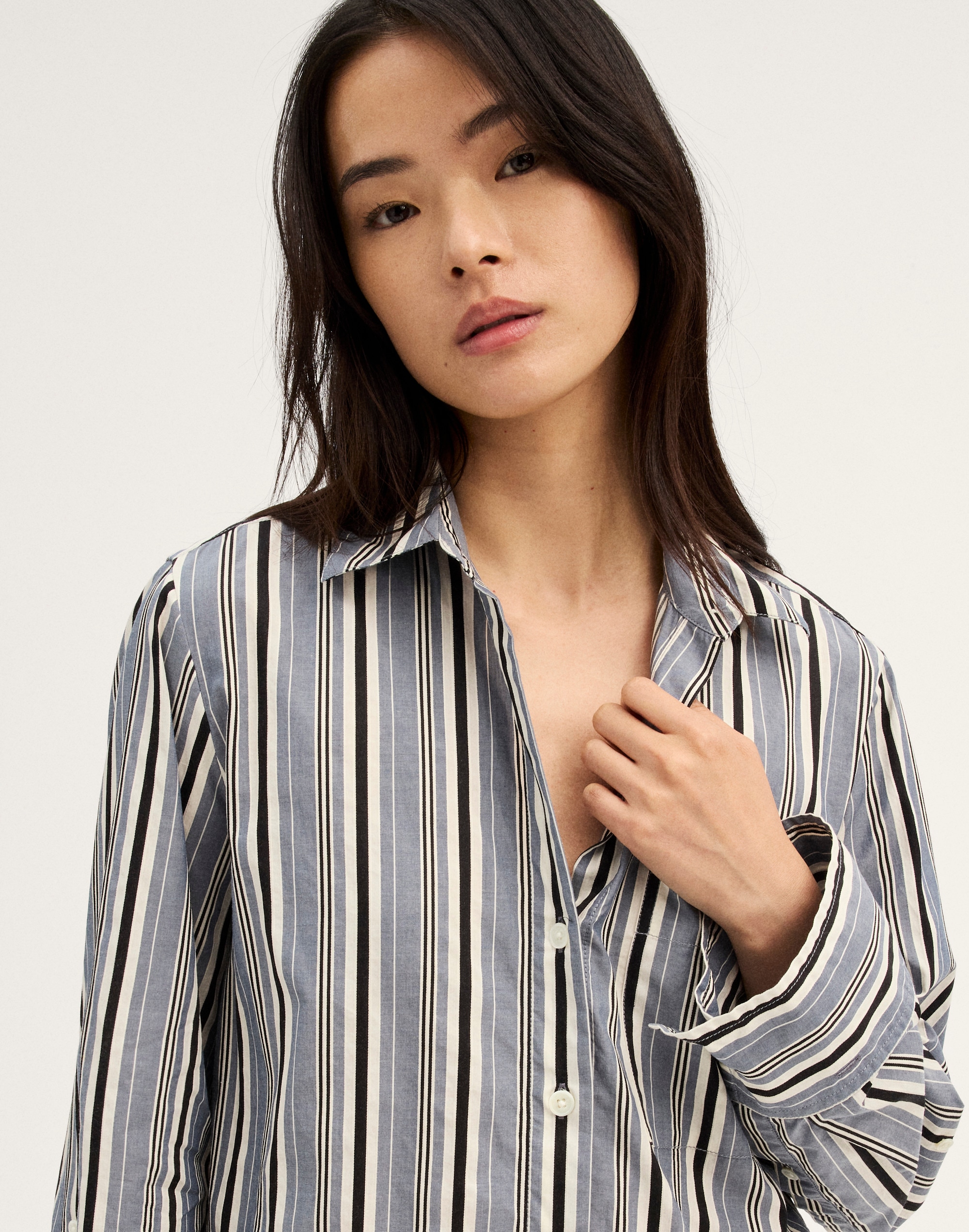 The Signature Y-Neck Shirt in Poplin