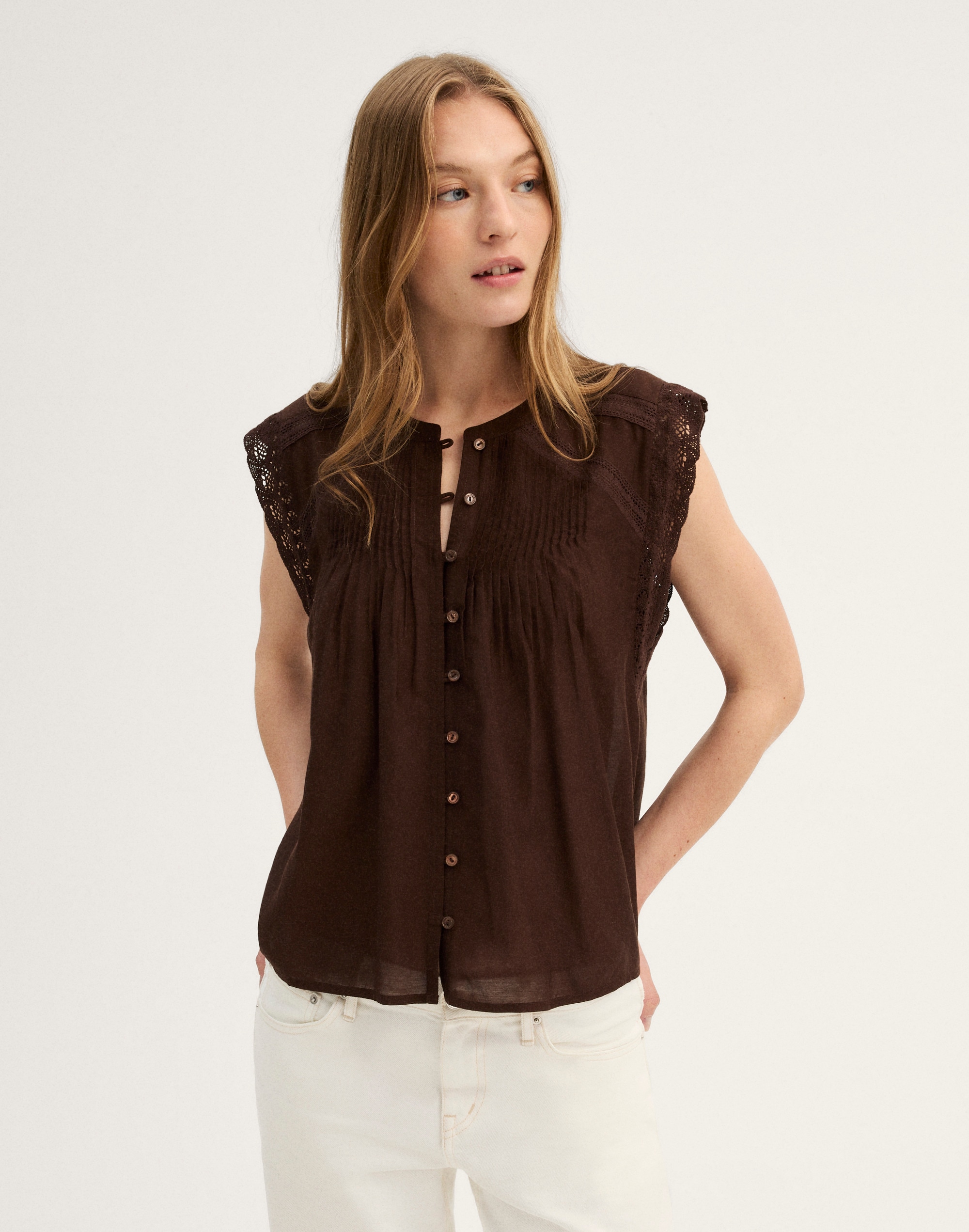 lace-trim sleeveless top