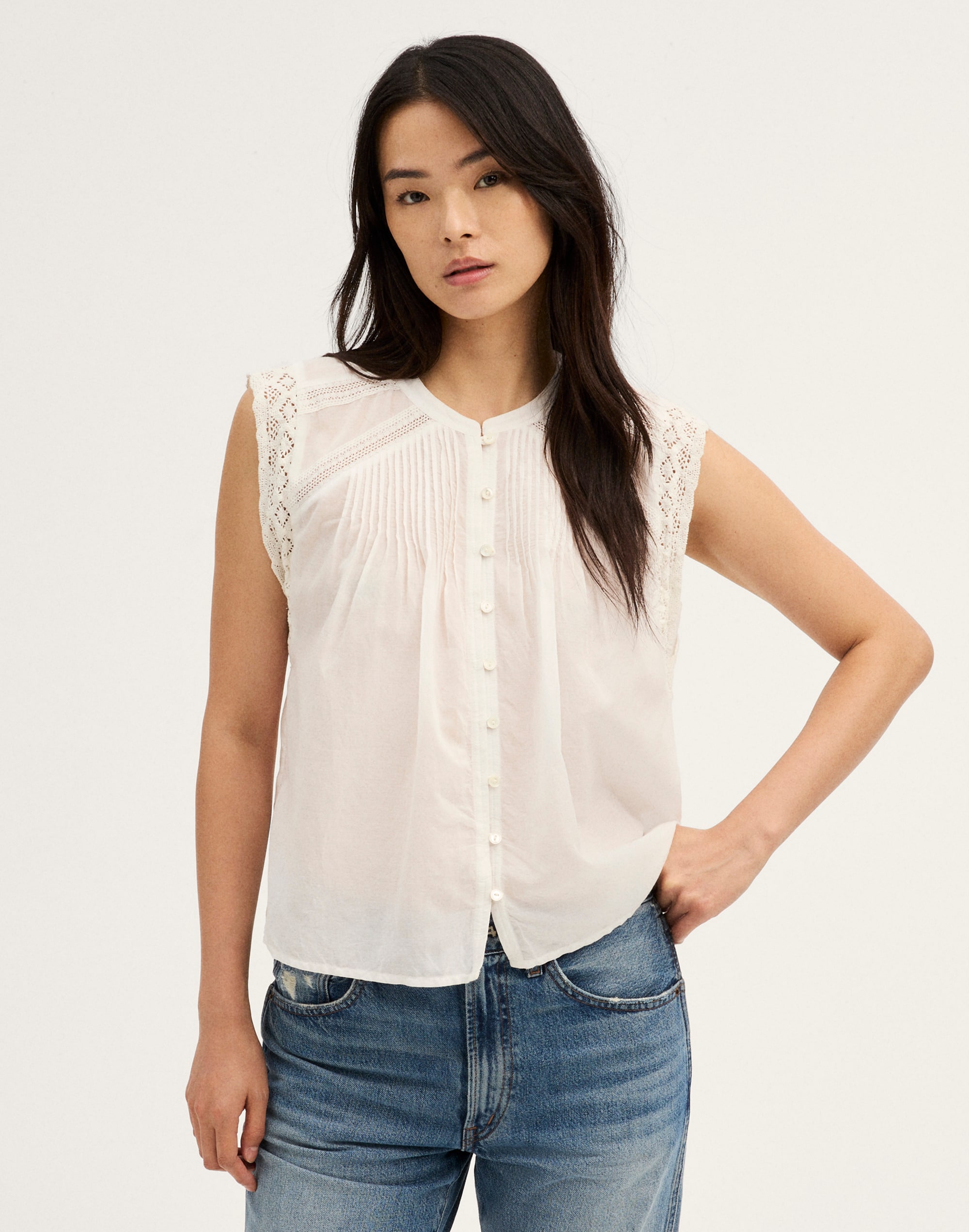 lace-trim sleeveless top