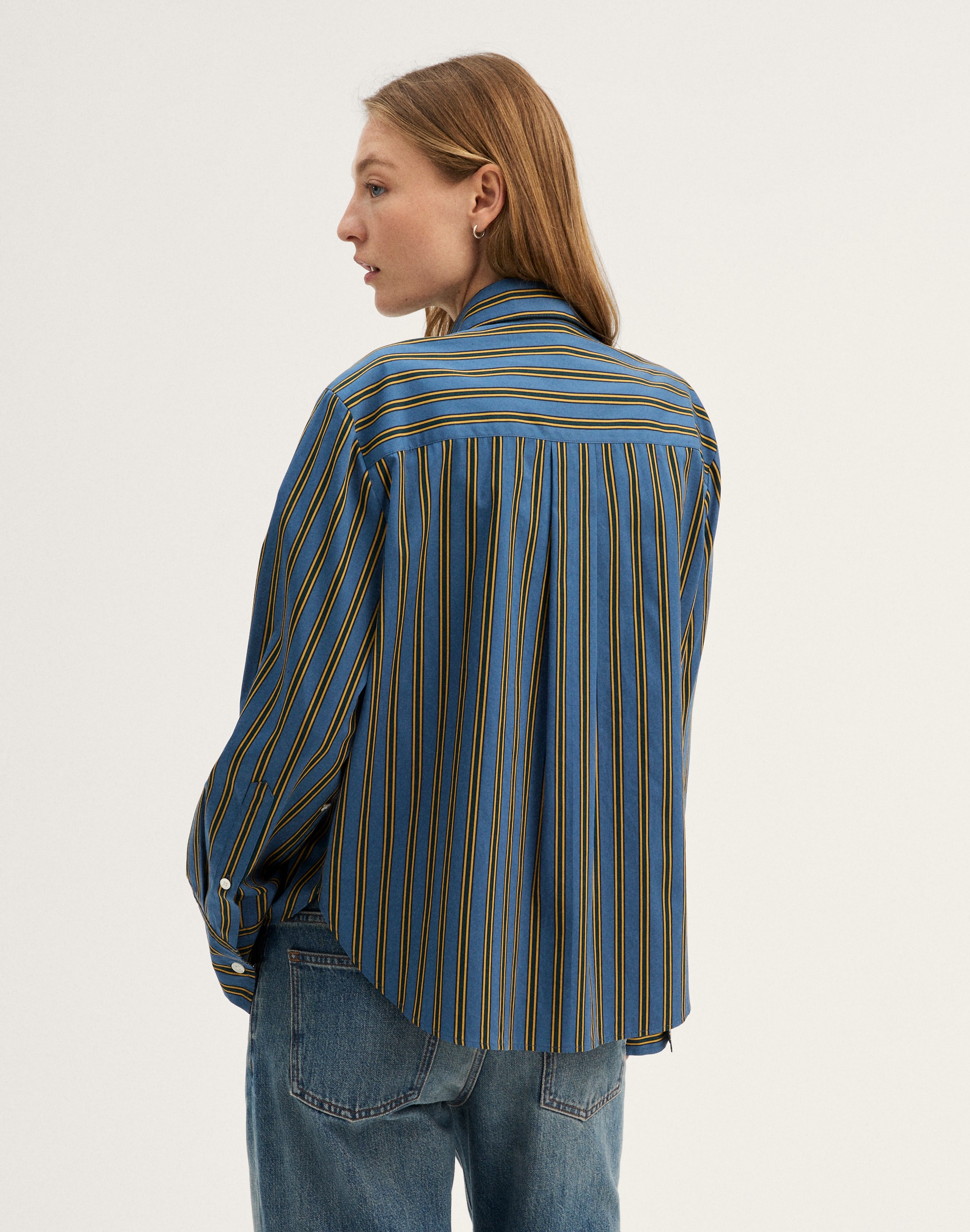 The Signature Y-Neck Shirt in Poplin