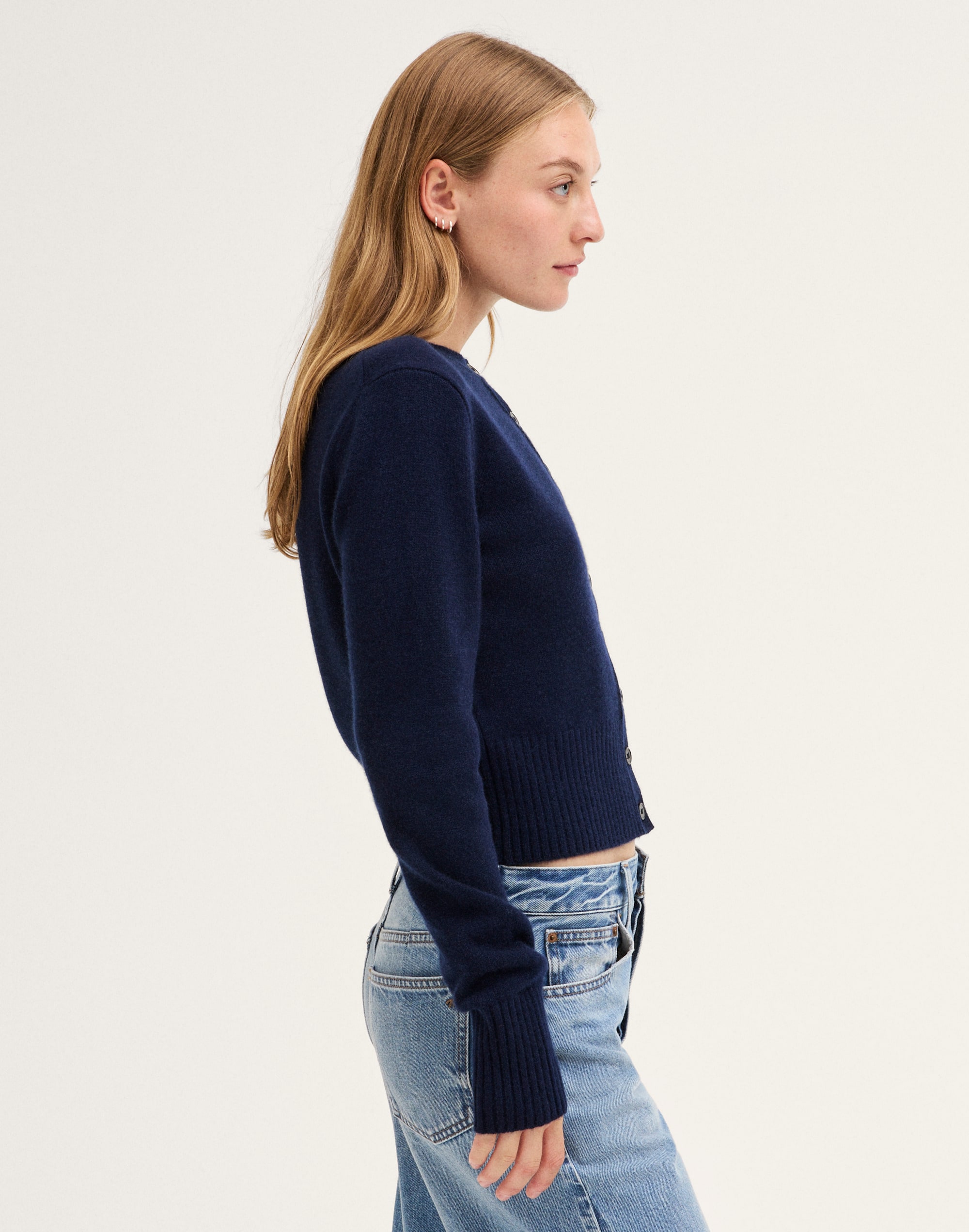 Crewneck Cardigan in 100% Cashmere Alternate Image 3