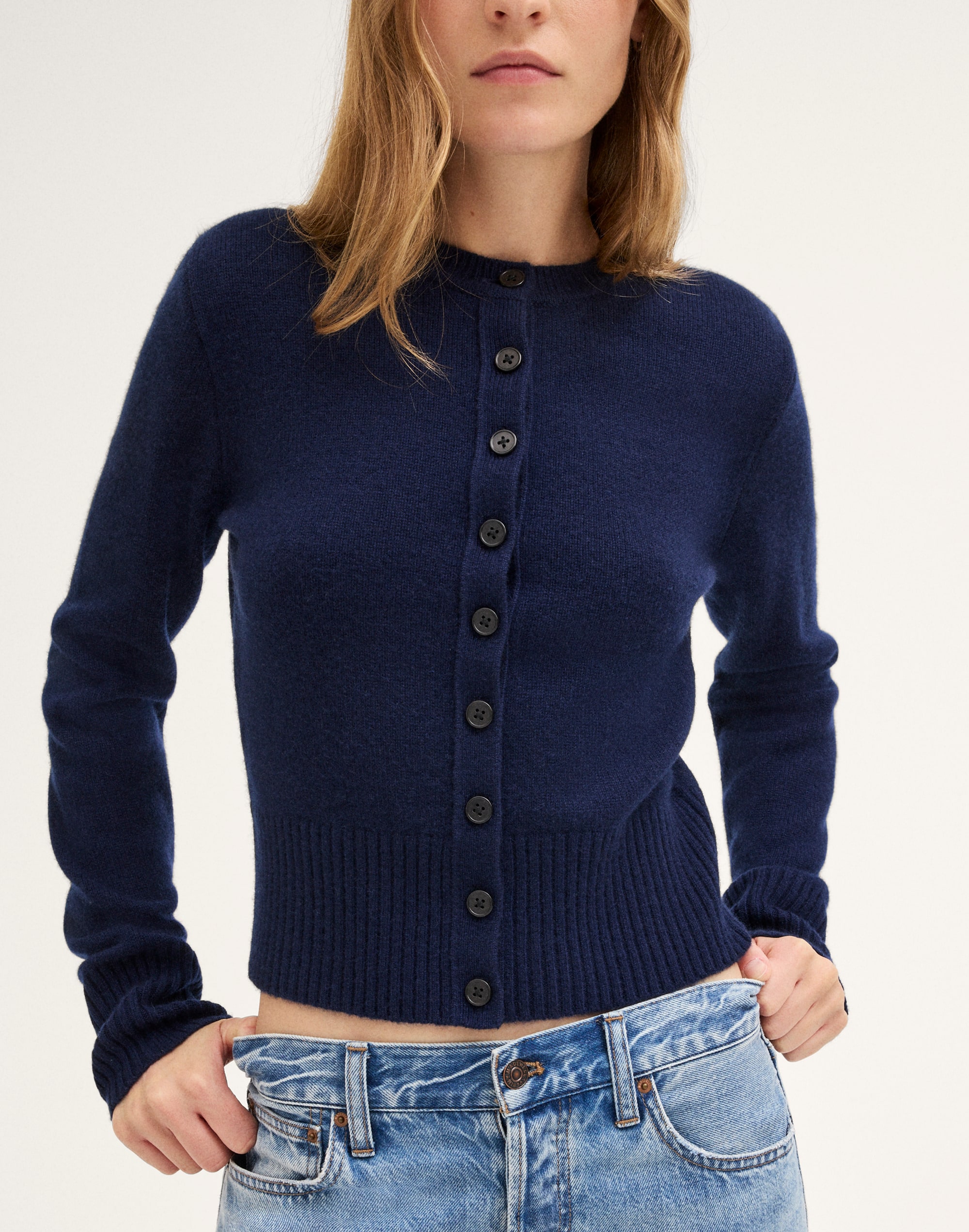 Crewneck Cardigan in 100% Cashmere Alternate Image 5