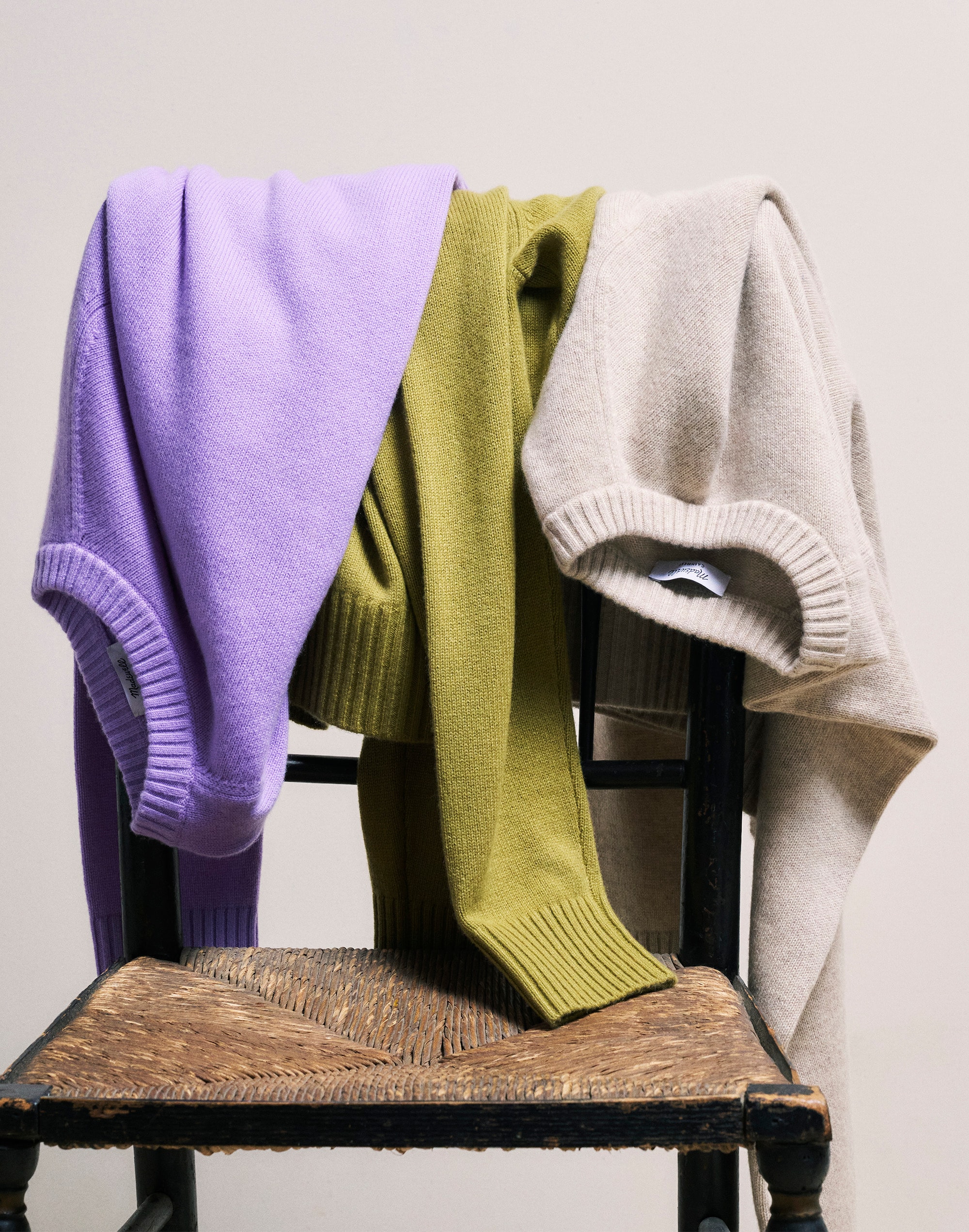 Saddle-Sleeve Crewneck Sweater in 100% Cashmere