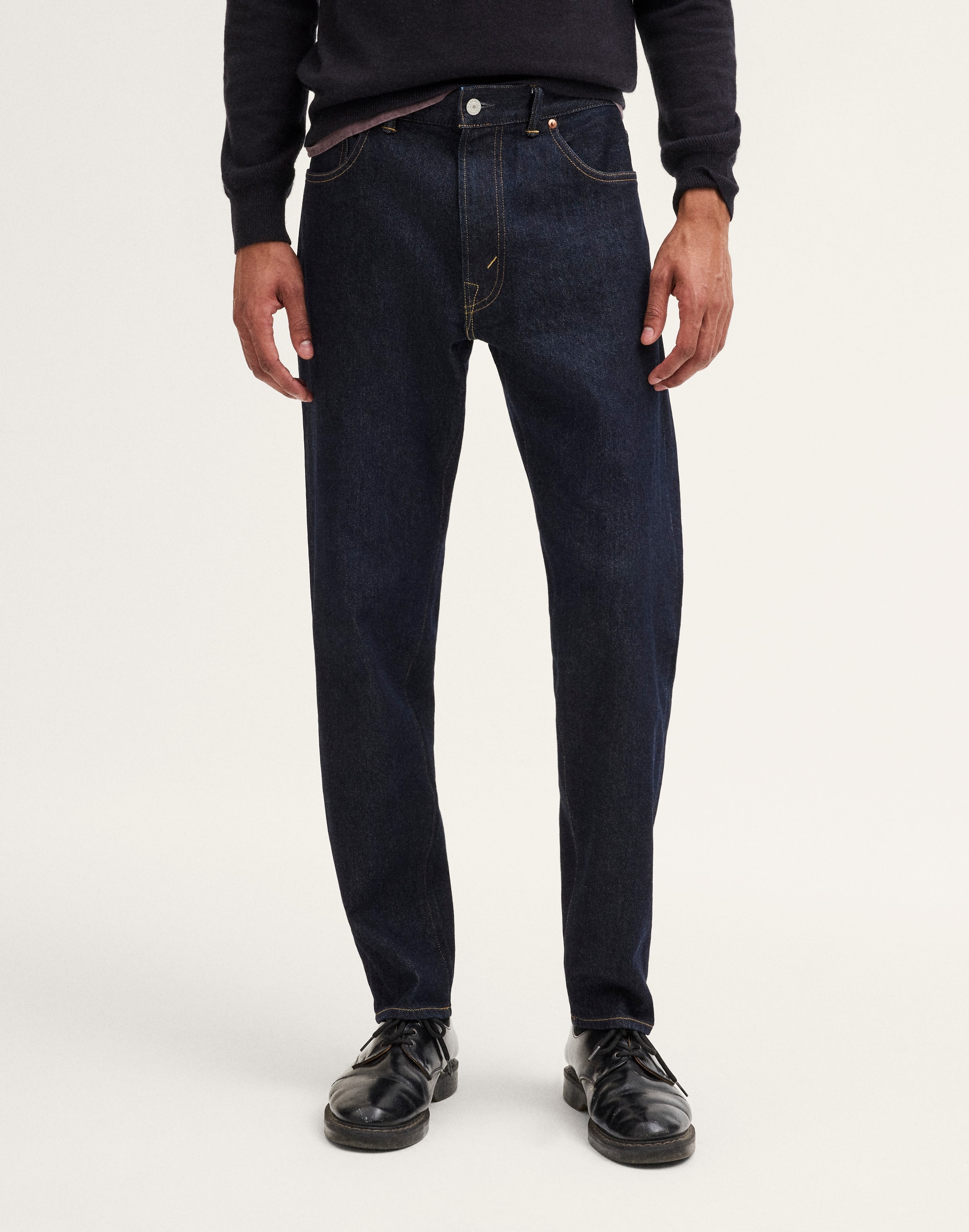 Relaxed Taper Jeans