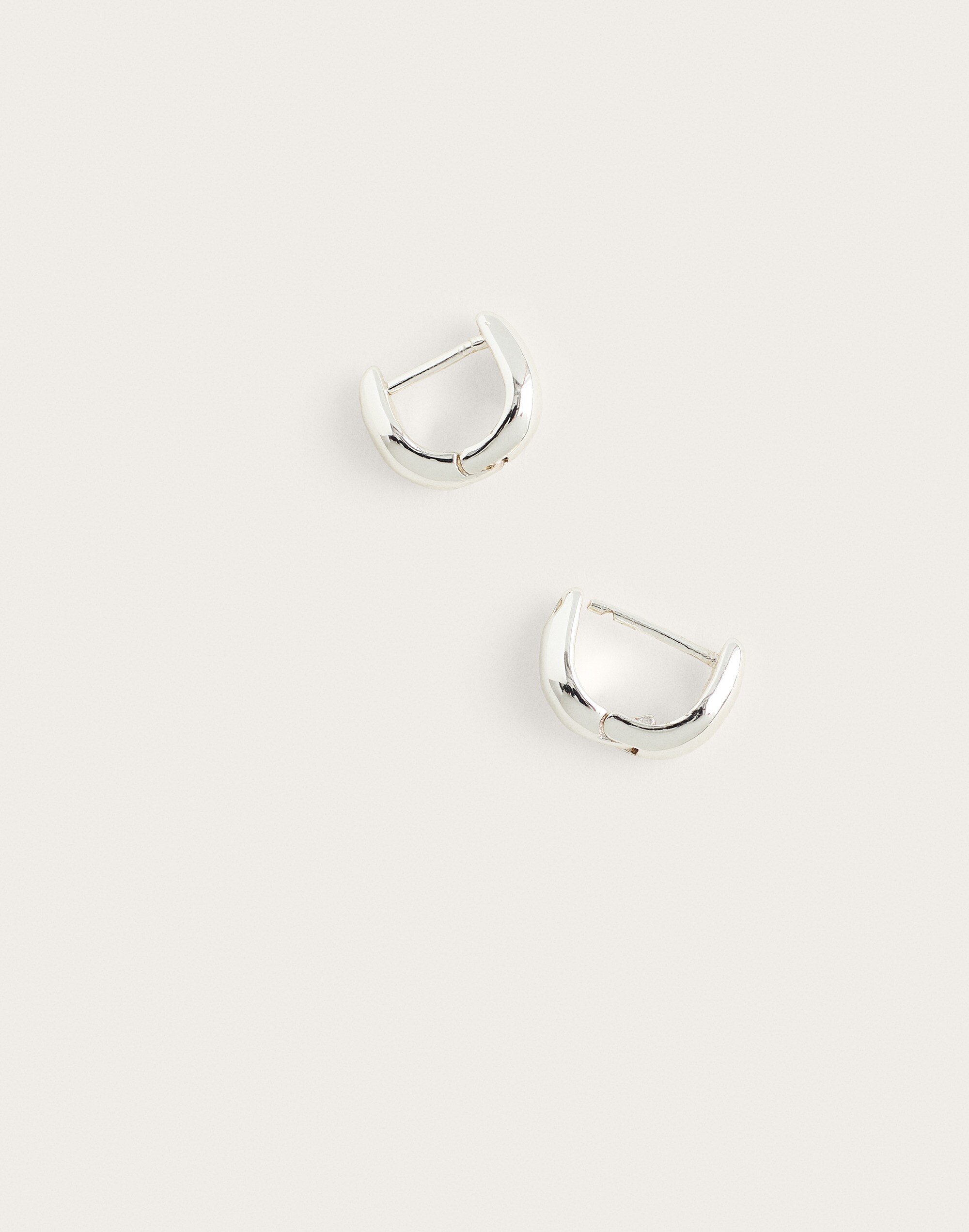 sculptural huggie hoop earrings