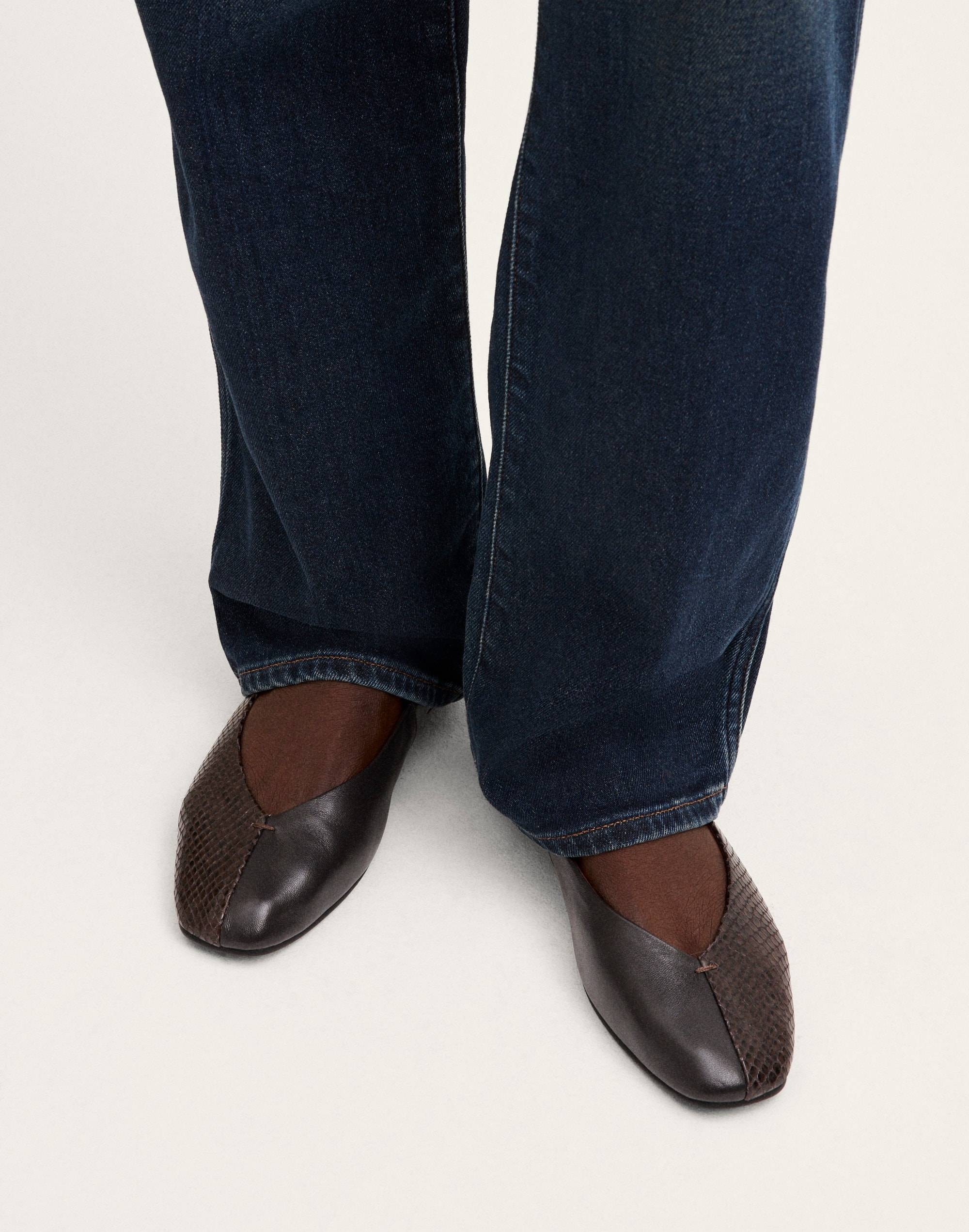 The Greta Glove Flat